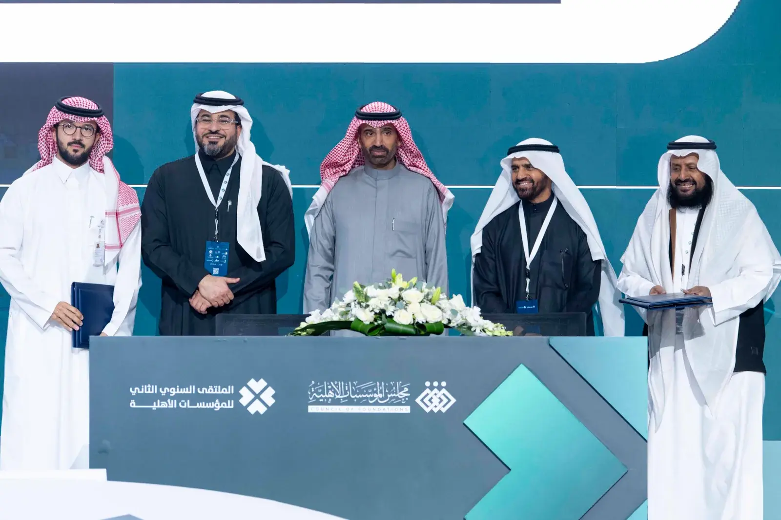 متحدثون من مجلس المؤسسات الأهلية على منصة ملتقى بعلامة المجلس في الرياض