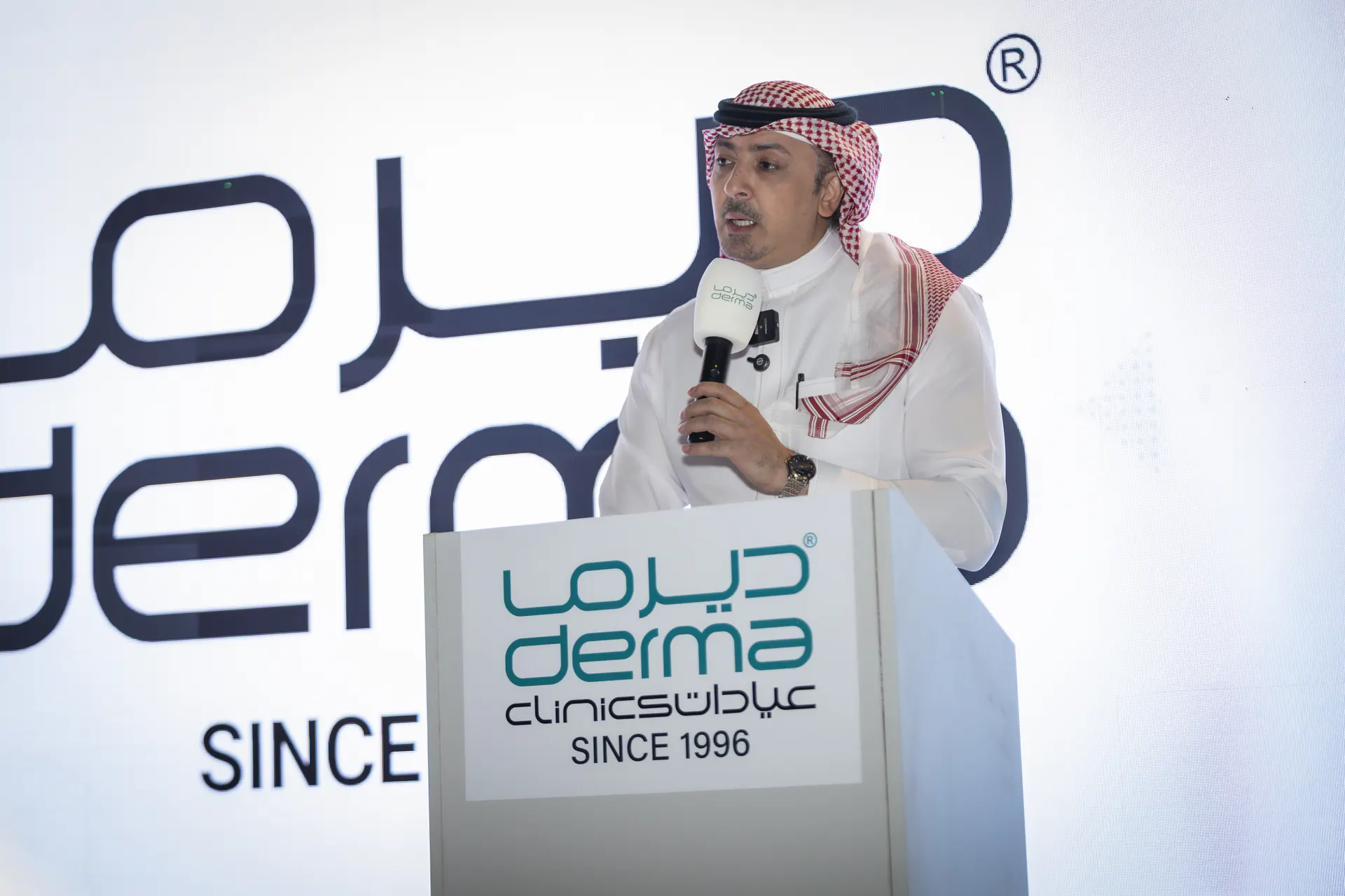 عرض على بوديوم بعلامة عيادات ديرما خلال البرنامج